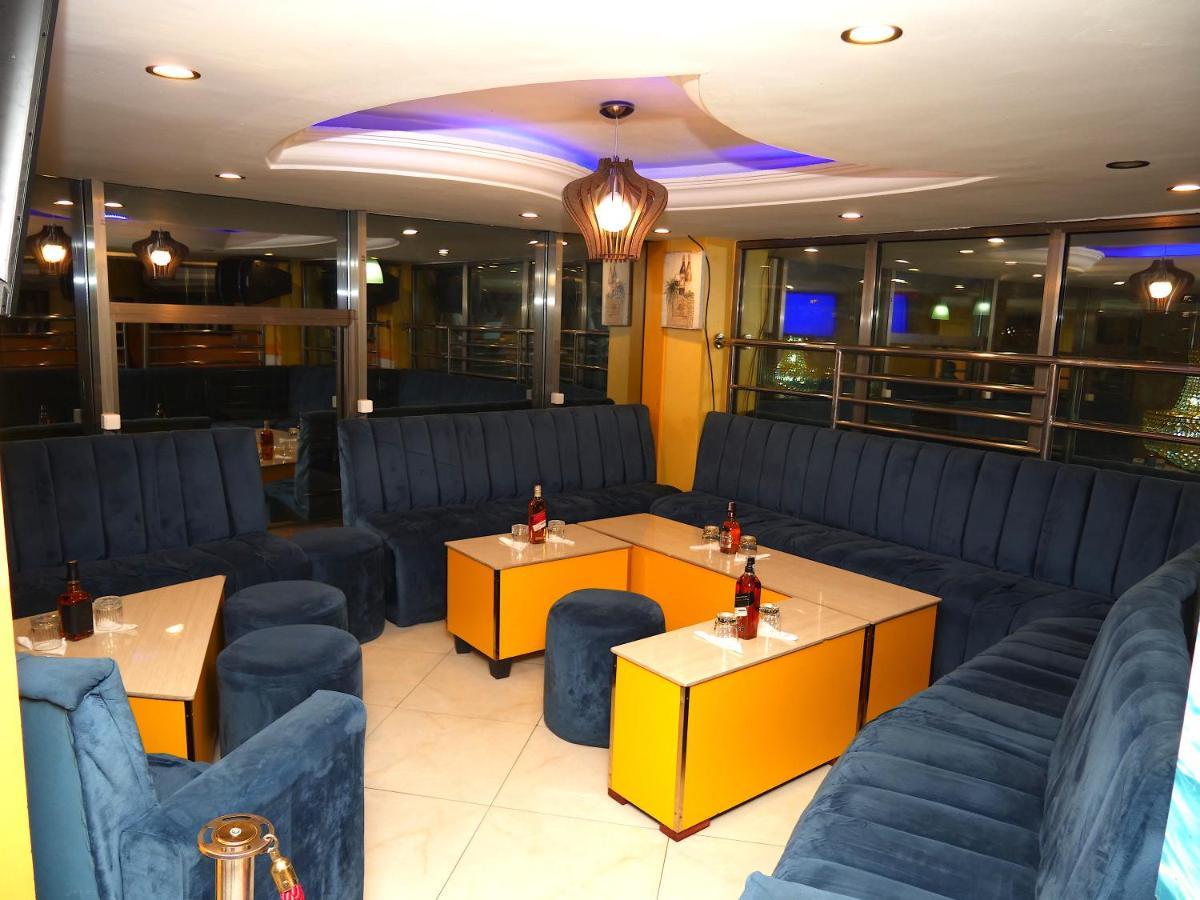 Marriot Metropolitan Hotel Douala Exterior foto
